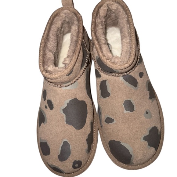 NWT Tan and Gray Boots - Picture 2 of 4